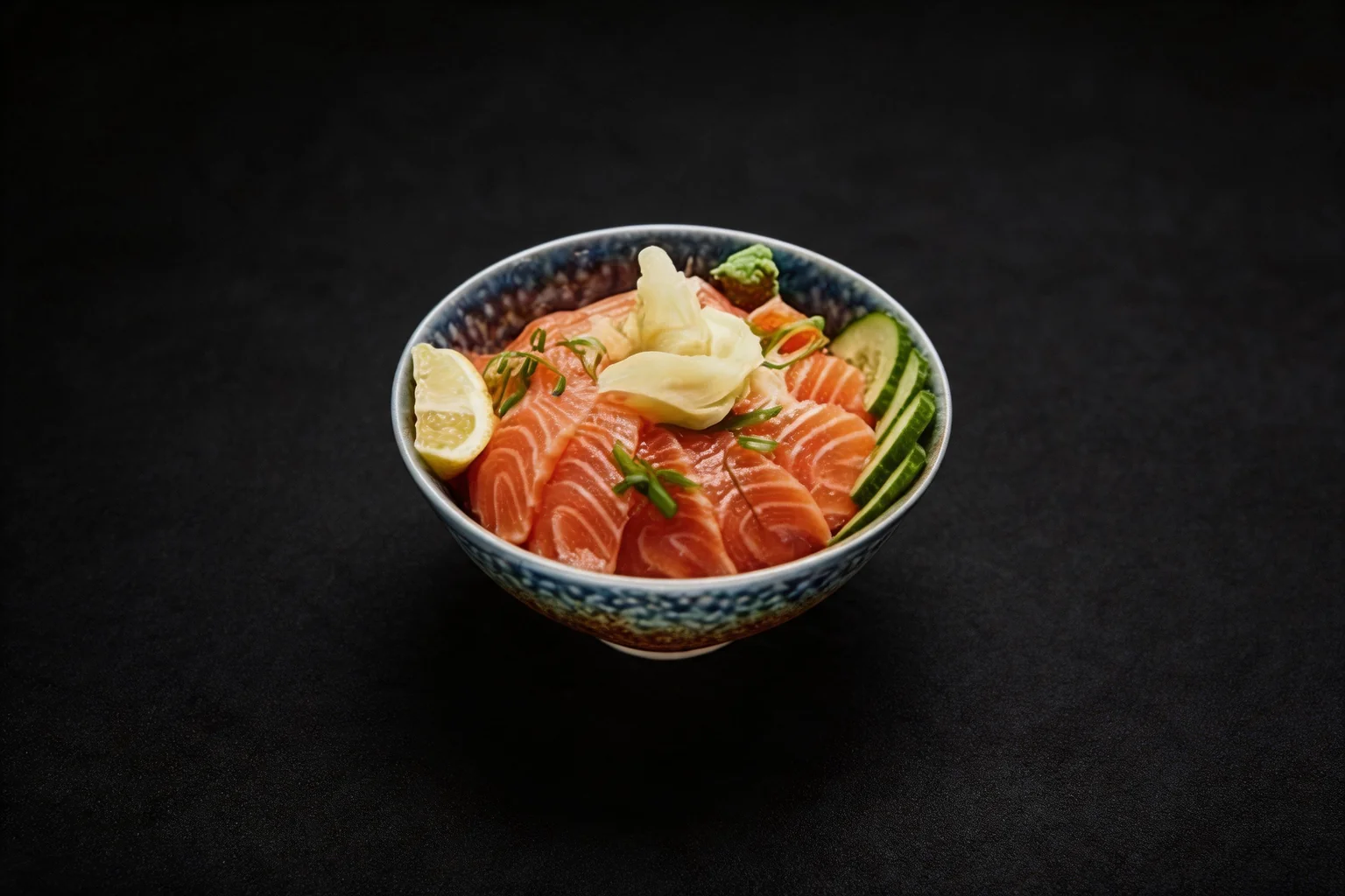 C1. Chirashi saumon in a blue ceramic bowl, dark background.